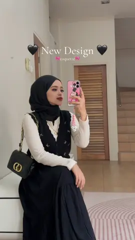 Outfit vest comel ..😍 #coquette #black #skirtoutfits #vest #knitwear #masukberanda #bajumurah #ootdhijabstyle #OOTD #ikuttrend #loveblack #outfithitam 