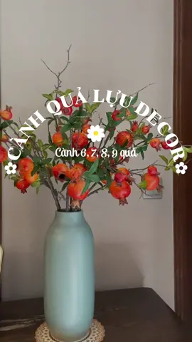 Cành quả lựu mang ý nghĩa tốt lành về tài lộc, sự sung túc viên mãn. Cắm một bình quả lựu đón không khí Tết 🪴#canhluugia #canhluutrangtri #canhluu6qua #canhluu7qua #canhluunhantao #canhluutrangtritet #canhluugiatrangtri 