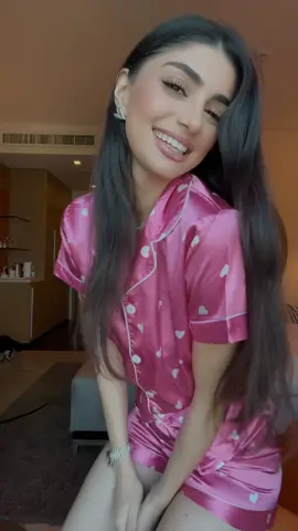 ככה אני פתחתי את הבוקר שלי 💕 השיר הזה והתובנות שבו  מסרבים לצאת מראשי  למה לנו לדאוג בעצם?? יש לנו  ה כ ל !   תשמחו על כל דבר הכי קטן בעולמכם  תשמחו , תחייכו  , תודו  על הזכות להתעורר בבוקר, על השגרה שלנו !!! על הזכות לחייך ולצחוק  כח ההודיה מביאה איתה שפע של עוד ועוד בעולמכם  אבא תודה🙏 אנרגיה חיובית - זה ממכר #viralvideo #אנרגיהחיובית #שמחה 