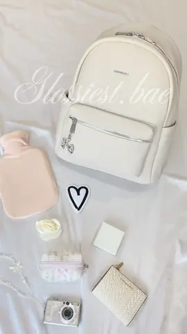 Balo DA tone TRẮNG trơn đã ra mắt tại Glossi 🤍 Balo còn đi kèm MÓC KHOÁ NƠ siu cưng lun nạ 🎀 #balo #baloda #balodihoc #balonu #balohocsinh #balodep #baloxinh #backpack #dihocthem #dihoccogivui #dihoc #hocsinh #hocsinhcap3 