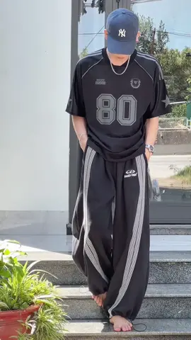 Quần nỉ ống rộng cho mùa đông #vanhoang #TikTokFashion #reviewthoitrang #quanni #quanniongrong #quanongrong #quanongsuong 