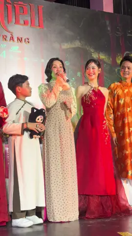 Nghệ sĩ Hồng Đào phát biểu tại buổi họp báo công chiếu phim Linh Miêu 💚 