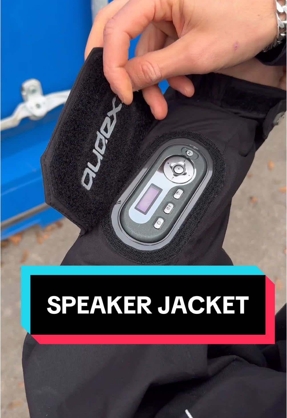 2007 Burton × Motorola Audex Jacket A collaboration between Burton And Motorola this jacket features speakers built into the hood! This can be connected to your phone and run via the wrist control panel! www.secondwavevintage.co.uk - Link in bio #techwear #techwearfashion
