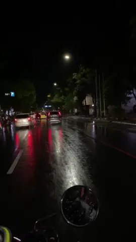 Kayanya nikmatin hujan disolo sama kamu bakalan seru juga !!!  Solo after rain ft. Kepada Noor, best combo 🤍 #solo24jam #fypシ゚ #solo #afterrain #hujanvibes #slametriyadi 