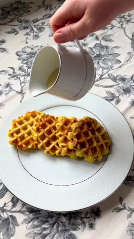 Recipe for pear waffles: 1 large soft pear (grate), 1 tablespoon coconut cream, 1 teaspoon sugar, 1 egg, 1 cup flour. Mix all ingredients together until smooth🍐🍐🍐🍐🍐🧇🧇🧇   #breakfastideas #waffles #coconut #breakfasttime 