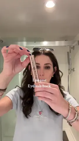 Eyelash hack  #makeuptutorial #makeuphacks #makeuptips #eyelashes #eyelashestutorial 