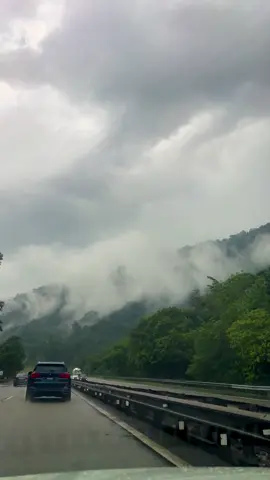 The View 💙..#view #raining #bestviews #longdrive #throwback 