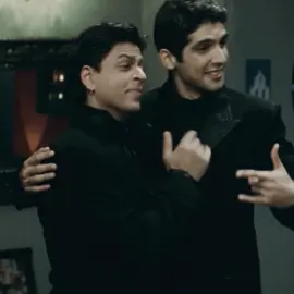 BABY HUHH 🤭🤭 also enjoy this scrap I had no time to even put some effects in it 😣 #mainhoonna #b0llyedits #foryou #srk #bollywood #majorram 