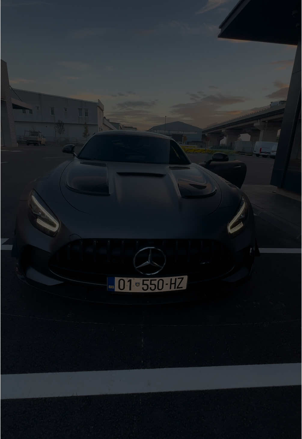 Kameleon po kapet nasfallt 💀💀💀💀 #prishtina #fypシ #vira #blackseries #kacandolli #foryoupage #2024 #gt #amg #e63s #806hp #s63seperformance #turbo #300kmhcrash 