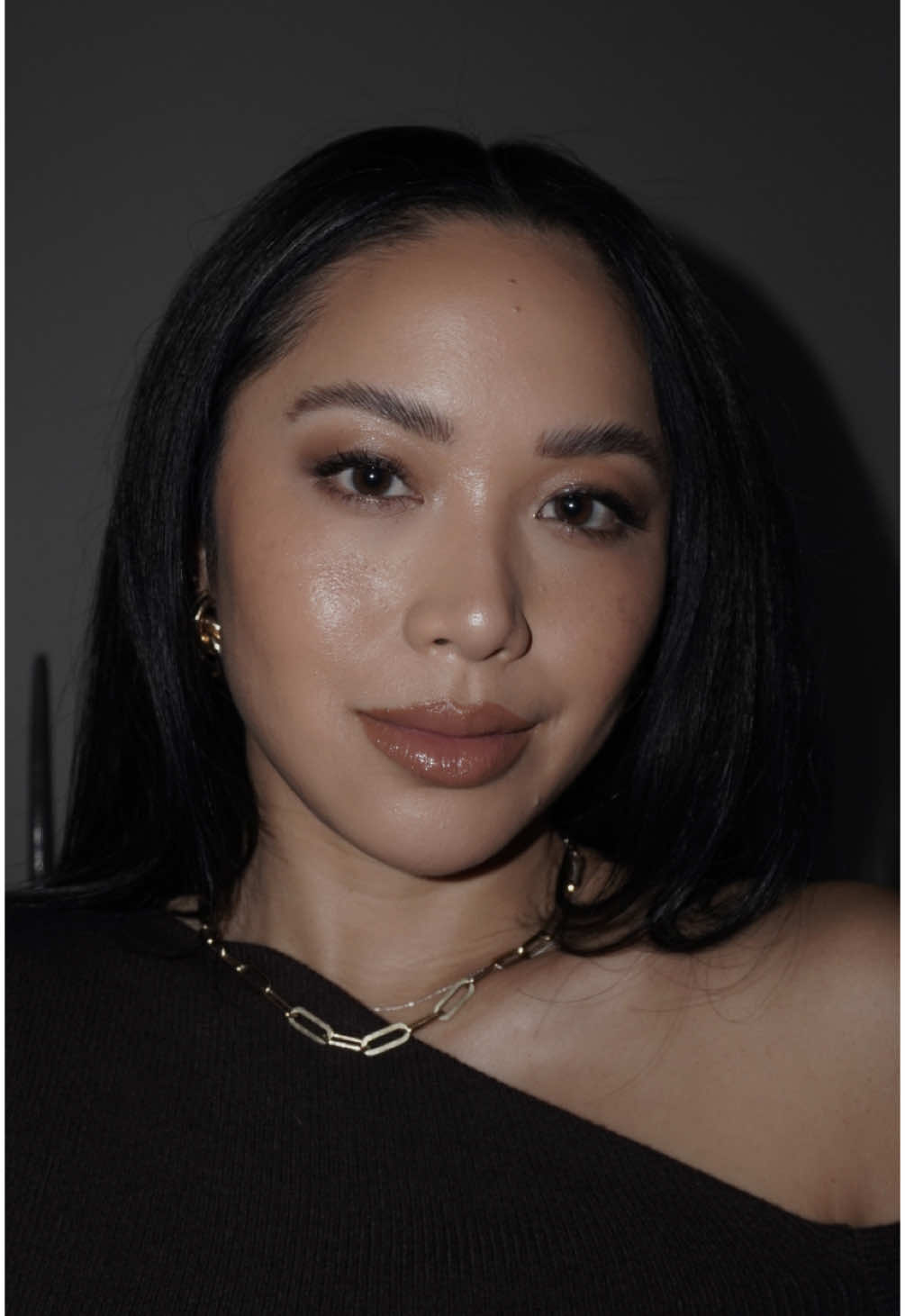 Trying out my @sephora sale pick ups! I have oily skin and All of this created a glowy makeup look that lasted all night.  @Haus Labs by Lady Gaga concealer, @Tower 28 Beauty lip rescue and multi liner, @makeupbymario softfocus powder, @YSL Beauty brown nude lip, @IT Cosmetics cc nude glow skin tint #sephorasale 