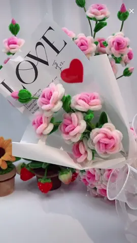 Rose, inspiration mom#pipecleanerflowers #pipecleanerart #flowers #tutorial #diyhomedecor #christmas #gift #DIY #diyproject #handwork #handmadegifts #christmasdecor #homedecor #inspiration #homemade #diyfashion #diytutorial #pipeline #pipeline #piper #pipe #pipeliner 