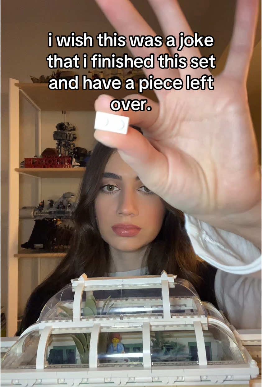 this has to be fake #lego #legocollector #legofan #legocollection #legomodular #legoideas #legobotanical #legobotanicalcollection #legobotanicals #legobotanicalgarden #legomeme #afol 