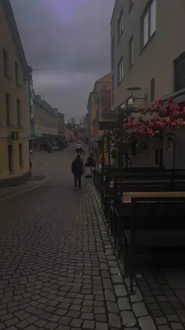 كذبت كل دا ليه.؟🖤#فاتت_سنين#كذبت_كل_دا_ليه#عيشتني_باجمل_هوا#اليسا#تصويري#تصميمي#اكسبلور#viral#foryoupagе#foryou#foryou#viraltiktok#explore#fyp 