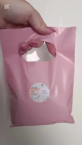 Montando a sacolinha surpresa da festa de aniversário da minha filha. #aniversário #sacolinhasurpresa #doces #balas #sacolinha #aniversario #aniversarioinfantil