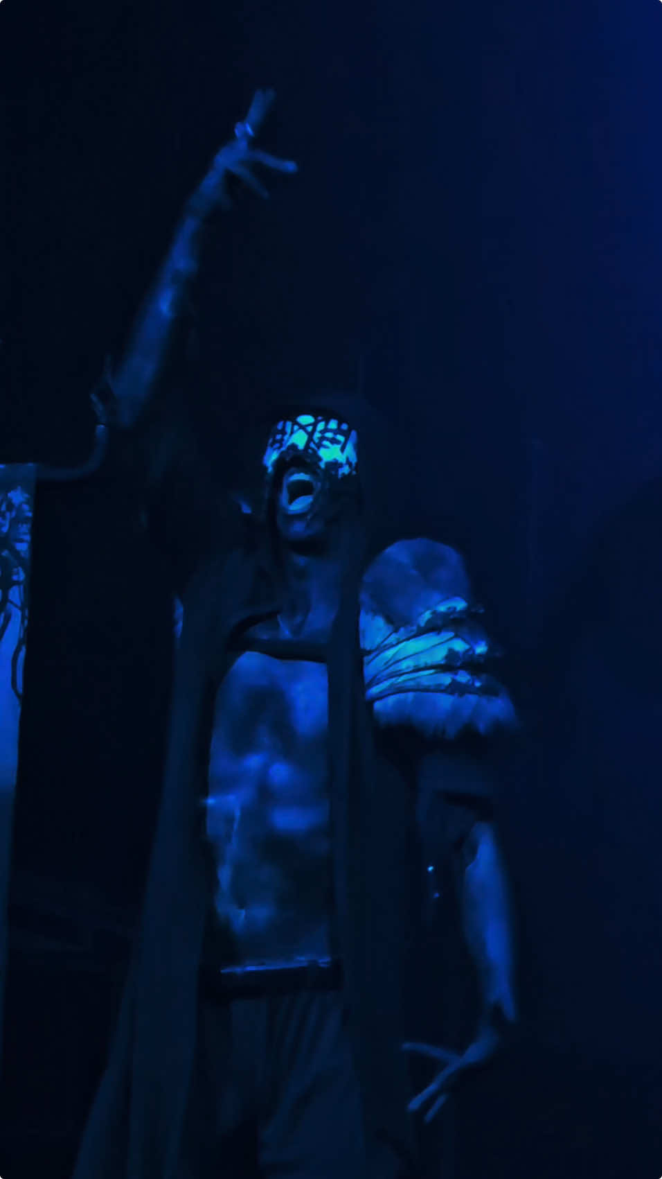 The Teeth of God :|: The Jaws of Fate have come to render us apart… Show me those pretty white jaws… Show me where the delicate stops… SHOW ME THAT WHICH IS HIDDEN :|: SHOW ME THE BEAST WITHIN :|: SINK YOUR TEETH IN ME :|: TAKE A BIIIIIITE :|: SHOW ME LOVE Sacred moments in time with Sleep Token in Amsterdam on Nov’18’24 captured by @jaws_of_fate  #sleeptoken #sleeptokenjaws  #sleeptokentakeabite  #sleeptokensinkyourteethinme 🫦 #sleeptokenjawsoffate  #sleeptokenteethofgod  #sleeptokenworship #sleeptokenedit #sleeptokenjawsedit 🦈