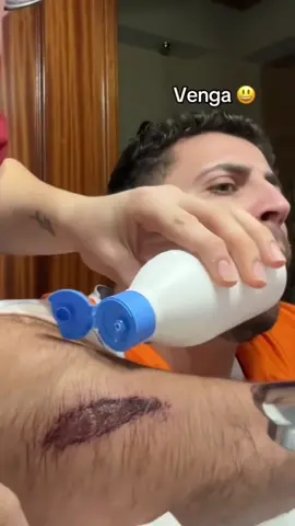 #Recuerdos el agua oxigenada mejor lejos de las heridas #farmaceuticofernandez #farmaceutico #farmacia #AprendeConTikTok #salud 