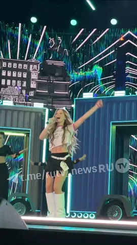 выступила на премии💘