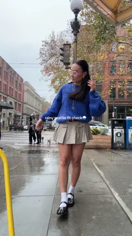 no because why doesn’t anybody dress up in seattle 😭 #ootdinspo #fitcheck #seattle #rainydayoutfit #styleinspo 