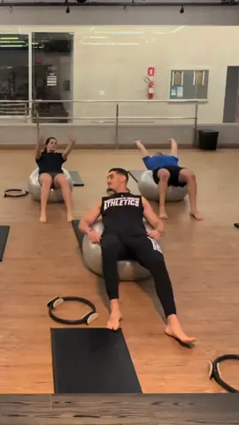 to igual um Beyblade😳 . . . . . . #juaum #pilates #pilate #humor 