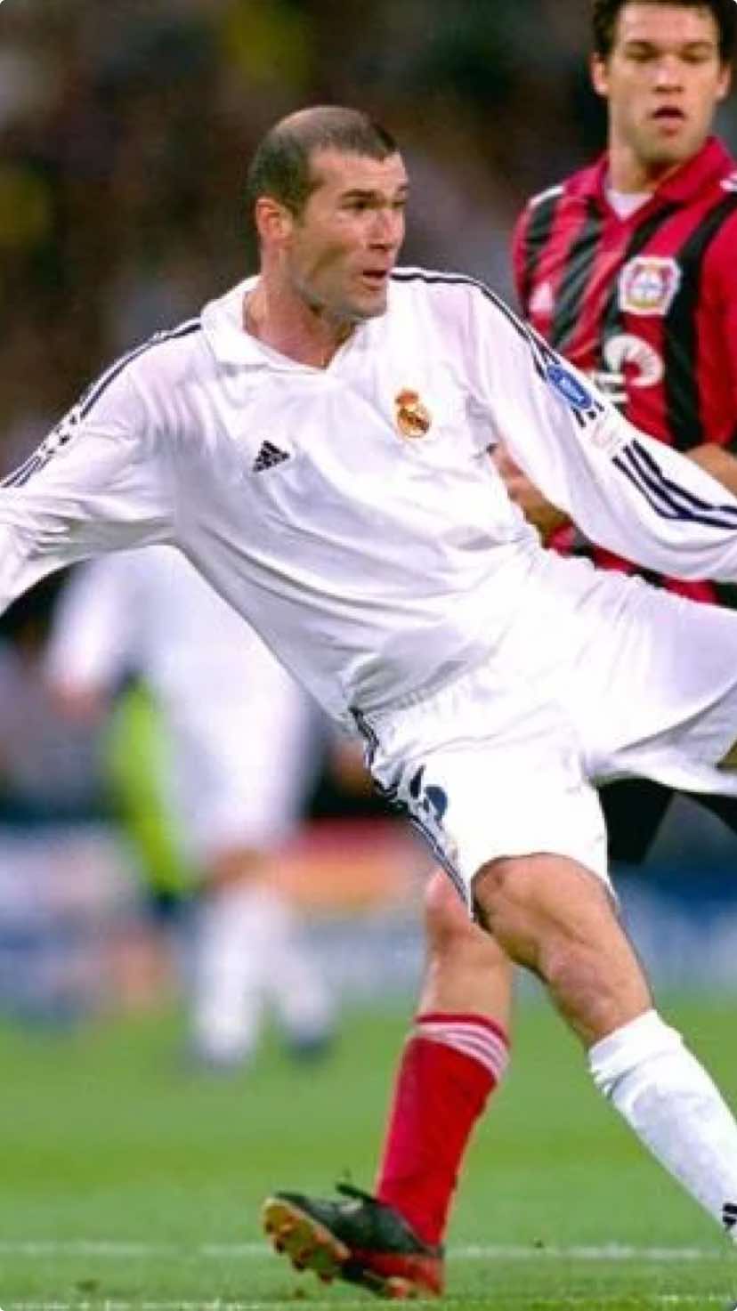 Le meilleure 10 😍⚽️🇫🇷#zidane #pourtoii #fyp #realmadridfc #liga #goat🐐 #bestgoals #real2003 #prime 