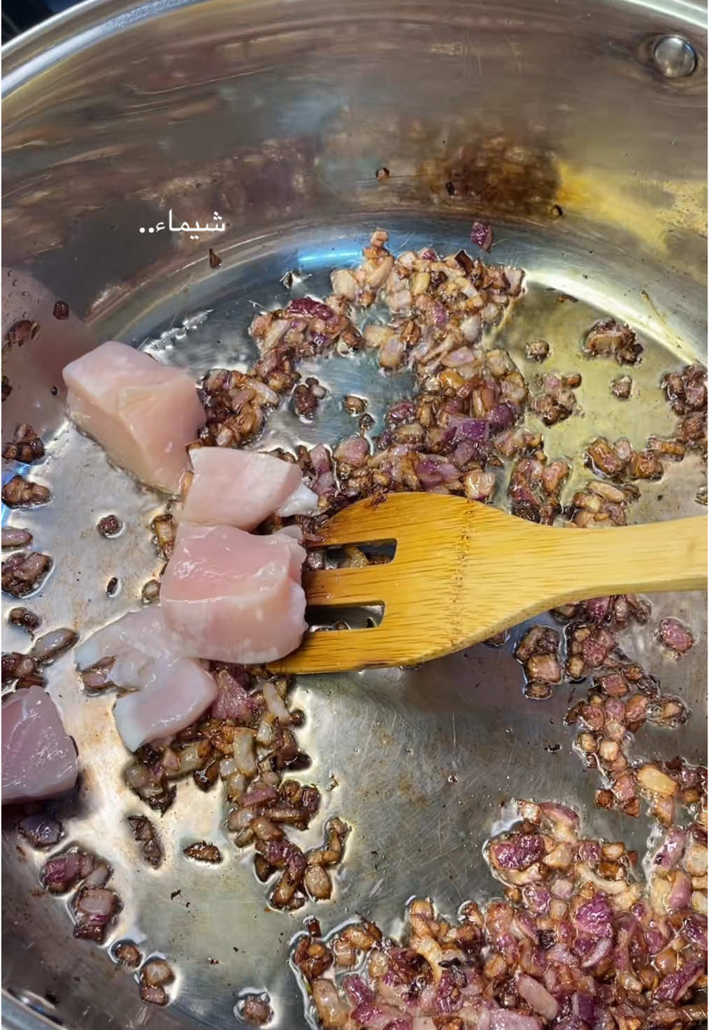 طريقة كبسة مكرونه شتويه 😋❄️ زيت وبصل ونحمسها كويس ونحط قطع صدور الدجاج او دجاج بالعظم بعدين نضيف معجون طماطم ونحمس  بعدها طماطم بالخلاط والبهارات (كركم +بهارات كبسه +بهارات مشكلة ) وملح ونحط خضار حسب الرغبه ومويه مغليه ونتركها تطبخ على نار هاديه 30 دقيقه  بعدها نحط المكرونه ونزيد مويه ونتركها تطبخ وتتسبك مع بعض 15 دقيقه على نار هادية وبالعافيه مقدماً 🤍 ‏#fyp #fy #foryou #viral #foryoupage #fypシ゚viral #اكسبلور #explore #explor #funny #fypシ #مكرونه #كبسه_مكرونه #مضغوط 