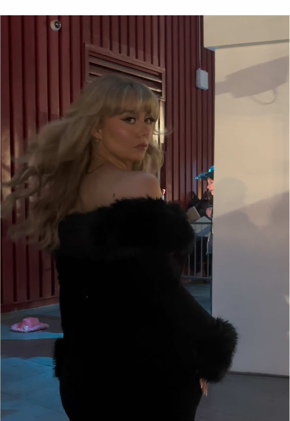 What is my life?!?! @FOREVER 21 brought me to Night 3 of @Sabrina Carpenter LA and I had the time of my life!! Search the Off the Shoulder Mini Dress at #F21 to get the lewkkk honeys!!! #forever21 #sabrinacarpenter #shortnsweettour 
