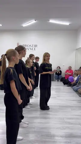 Відкритий урок та екзамен груп Kids 9+ під керівництвом тренера @Ванька💕  Учні показали свою майстерність, старанність та любов до тренувань 🫶 Судді високо оцінили рівень підготовки, відзначивши сильні сторони кожної дитини  Вітаємо всіх із чудовим виступом і бажаємо не зупинятися на досягнутому! Попереду ще більше перемог! 🏆 #prostirdance