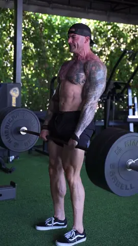 Father Time waits for no one… 👊🏻💥 Your health is your legacy.  At 40+, it’s time to take accountability and ask yourself: What kind of body and life do you want?  Stronger, healthier, and more confident—it’s all within reach.  Don’t wait for the ‘right time’; the time is NOW. Invest in yourself, show up, and watch the transformation happen.  Make this your strongest chapter yet! 💪🏻 • • • • #Over40Fitness #AccountabilityMatters #StrongerEveryDay #gymmotivation #GymLife #gymlifestyle #fitnessmotivation #fitnessjourney 