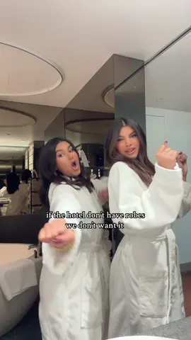 first thing when we get in the room ☺️🖤✨ @Kaylan Silva 