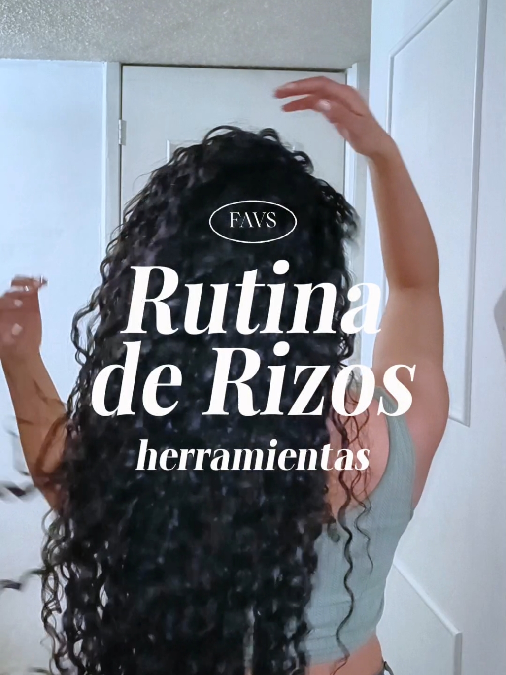 ¿Desenredar tu cabello mojado SIN dañarlo? Te dejo mi secreto mejor guardado. 🧖‍♀️💡Si amas tus rizos, este cepillo es para ti. ❤️ Dale follow para más hacks que sí funcionan. 🔍COD. 46401 . #HairHacks #RizosSinFrizz #RizosFelices #hairtips #CurlyGirl #oriflame 