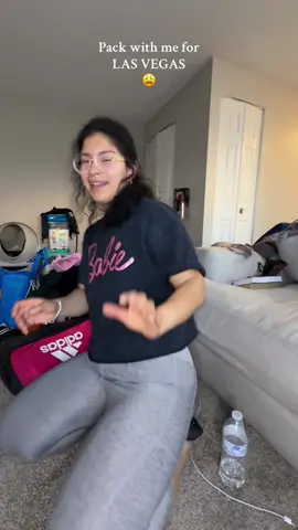 I have all i need and i save 80 $$ #fyp #fypシ #traveling #travelingalone #minivacation #getaway #vacation #lasvegas #packwithme #gettingready #latincontentcreator #latinacreator #vacation 