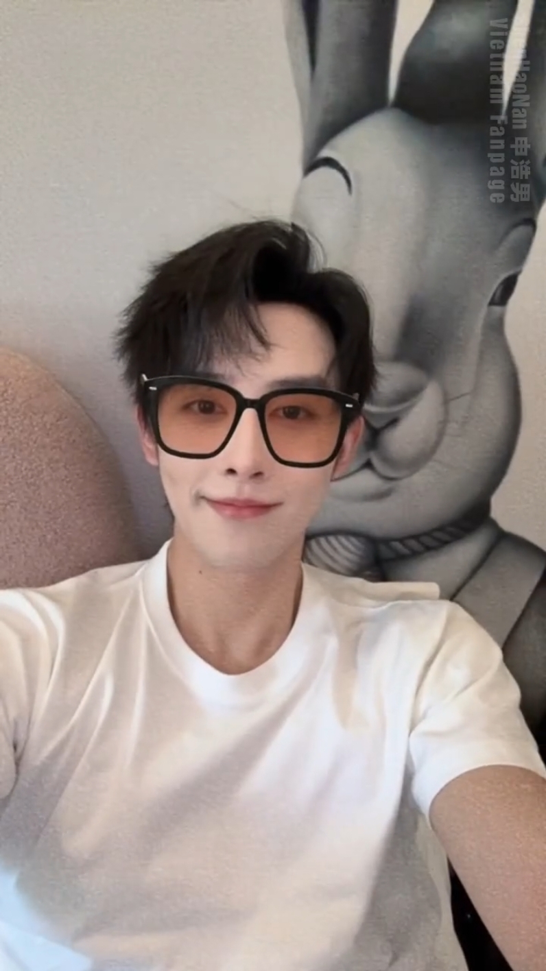 <Douyin Haonan> 19.11.24 Hạo Nam cập nhật clip trên trang Douyin cá nhân. Cap: 