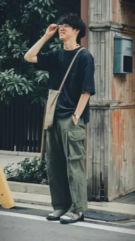 STYLE JEPANG HARIAN #Outfit Cowok Berwarna #ootdfashion #ootdcowok #ootdjepang #japanese #outfitinspiration #bajumurah #celanamurah #sepatu #inspirasioutfit 