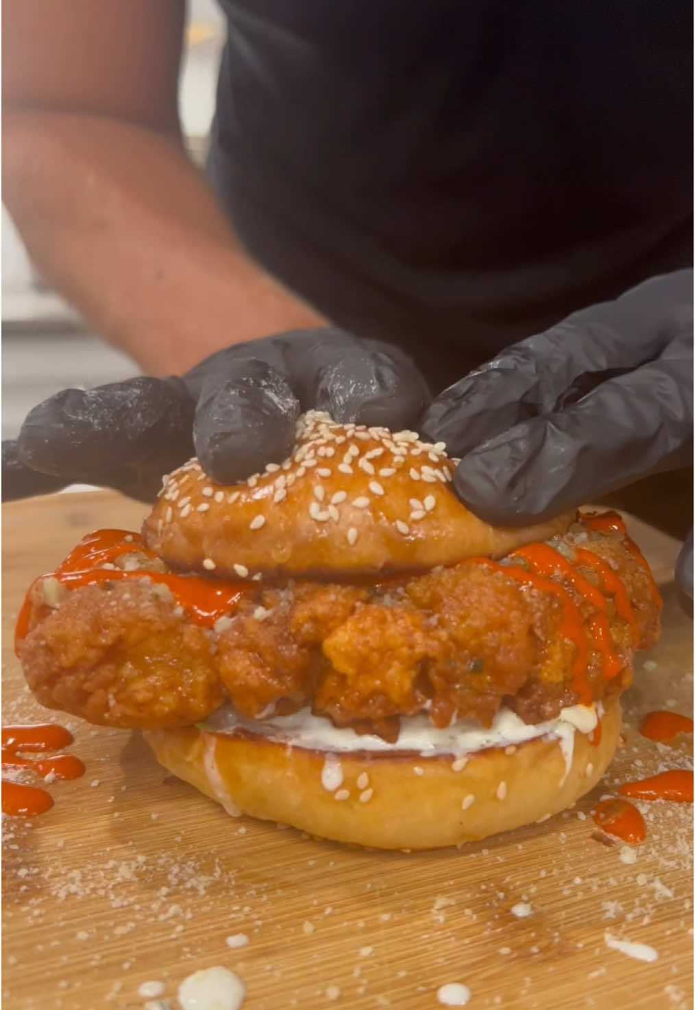 Buffalo Garlic Parm Chicken Sammy 🐔 #food #sandwich #fyp #explore #Recipe #buffalochicken 