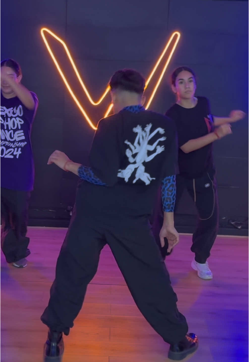 Coreo hecha con mucho amor muy Juanisimood Gracias por bailar conmigo y darlo toda como siempre 🌱❤️‍🔥 #whacking #dance #waacking #punking 