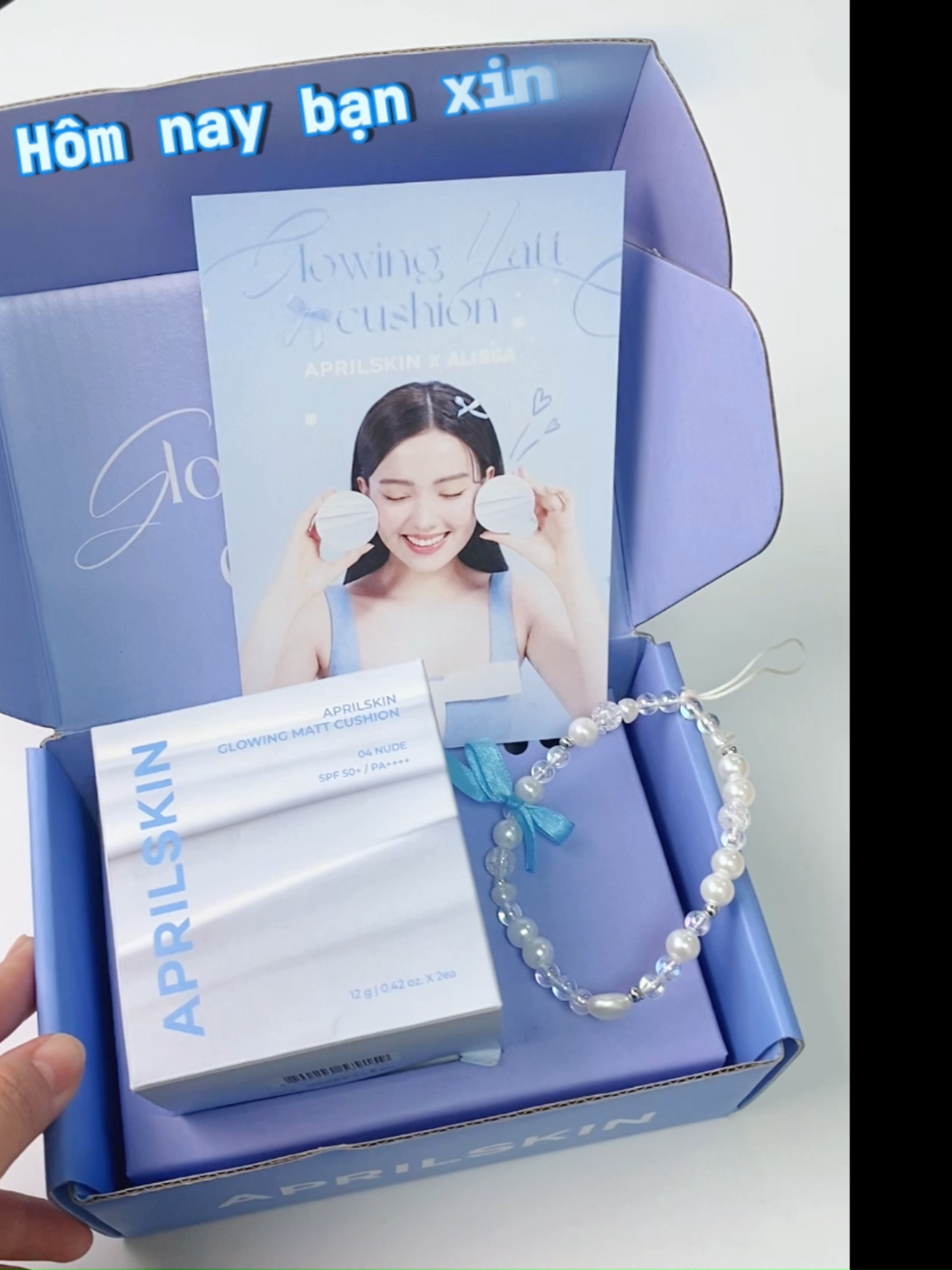 Glowing matt cushion - giáng sinh này bạn chọn gì cho người yêu. Tiếp nối thành công của cushion quốc dân APRILSKIN ra mắt tiếp dòng cushion vừa căng bóng mịn lỳ lại còn có keychain siêu xinh xẻo #aprilskin #shine&glow #aprilskincushion