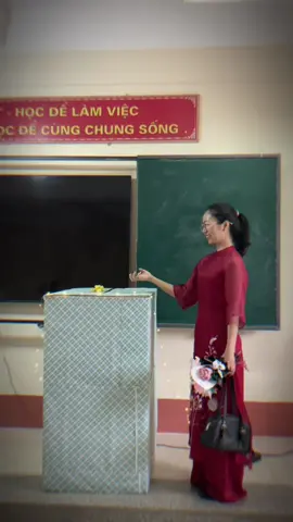 Món quà bất  ngờ tặng các cô