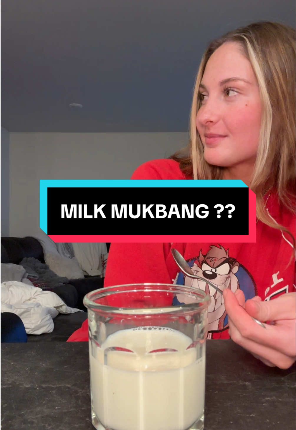 this is a very interesting video… #snacks #munchies #milk #honeybun #eating #mukbang #food 