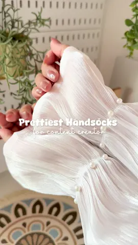 Siapa nak content dia lawa kena grab handsocks ni. Serious CANTIK sangat! Terus naik seri content tu nanti 🤍 #handsocks #handsockprincess #princesshandsock #contentcreator #aesthetic 