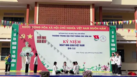 Tiết mục: Nhà Giáo Chiến Sĩ              #thptchuvanan #11A7 #nhagiaochiensi #vanghe2011       #giaoviennhandan                #nhungngoisaoxaxoi #xuhuong 