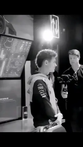 Lando in sim at Meet and greet looking tired af 🧡🖤 #lando #landonorris #ln4 #mclaren #f1 #formula1 #lasvegas #fyp 