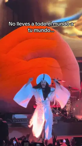 Te quiero mucho Empire of the sun #concert #livemusic #empireofthesun #music #musica #walkingonadream 