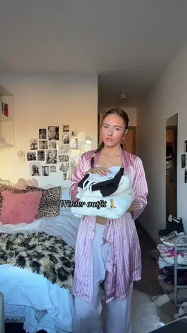 Do u guys want more winter oufit inspo #winter #winterfashion #blackandwhiteoutfit #isabelmarant #fashion #fyp 