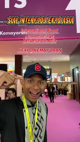 [SIAL INTERFOOD EXPO] Gua seneng banget Jadi Tamu VIP di SIAL Interfood Expo 2024! Gua merasa bersyukur banget bisa diundang sebagai tamu VIP di SIAL Interfood Expo berkat relasi yang gua punya,event food and beverage terbesar di Asia yang digelar di JIEXPO Kemayoran. Ini bukan sekadar expo biasa, tapi ajang luar biasa yang mempertemukan inovasi kuliner terbaik dari seluruh Asia, bahkan banyak banget chef International datang di event ini. Sebagai pengusaha ekspor, gua senang banget bisa terlibat langsung di event yang mempertemukan brand-brand hebat, produk berkualitas, dan peluang besar buat kolaborasi global. Gua percaya banget, rempah-rempah dan produk unggulan Indonesia punya tempat spesial di pasar internasional, dan SIAL Interfood Expo ini adalah platform sempurna buat menunjukkannya ke dunia. Buat yang penasaran sama highlight expo ini atau mau ngobrol tentang peluang bisnis ekspor, stay tuned di akun gua. Nggak sabar buat bawa semangat Spice Up the World ke level berikutnya! #SIALInterfood2024 #RempahNusantara #FoodAndBeverageAsia #AbhiprayaEkspor #syanitravjourney #InovasiKulinerGlobal #SpiceUpTheWorld #Localheroesgoglobal 