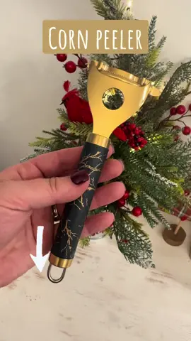 Ready to elevate your corn-on-the-cob game? 🌽✨ This gold corn peeler makes removing kernels a breeze—no mess, no hassle! Say hello to easy, perfect corn every time! 💛 #GoldCornPeeler #KitchenHack #CornPerfection #tiktokshop #contentcreator #tiktokshopaffiliate #tiktokshopblackfriday #tiktokshopcybermonday 
