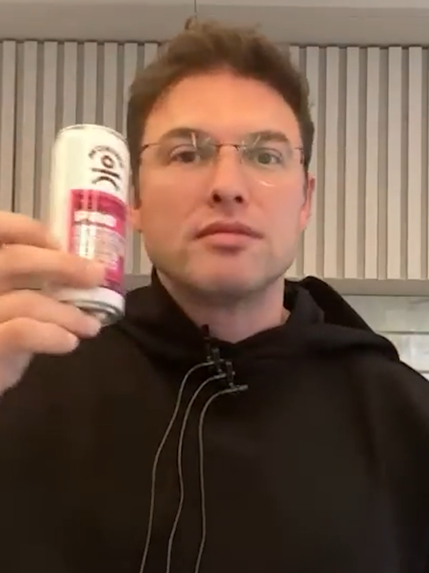 Ingerir proteína ao acordar, como parte de uma distribuição equilibrada ao longo do dia e especialmente durante e após a atividade física, pode ser uma estratégia eficaz para aumentar os ganhos de massa muscular e força.   Isso promove a síntese proteica e a manutenção da massa muscular. 💪  Por outro lado, quando se trata de álcool, não há uma dose segura estabelecida na literatura! 🚫  Cuide-se e priorize sua saúde! 🌟 #dieta #treino #proteina #muzy