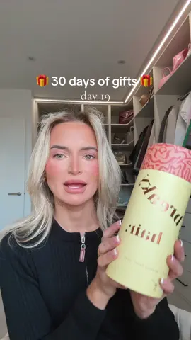 19/30 gift ideas 🎁 #stockingfillers #gifts #giftsforher #presents #fyp #blackfridaysale #tiktokmademebuyit 