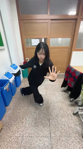 고3 wait.                                                 #wait챌린지 #07 #team07 #수능뽀개기 #입시생 #고등학생 #구라지? #춫 #추천추천 #dance 