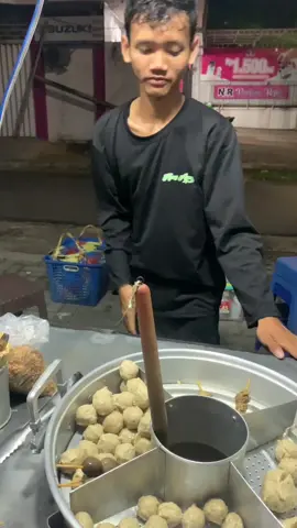 kn bisa di serahkan baik2 kak,, . . #kulinertiktok #pentolviral #banjarmasin #banjarbaru #lewatberanda #fypシ #xybca #usaha #pentol #tiktokkuliner 
