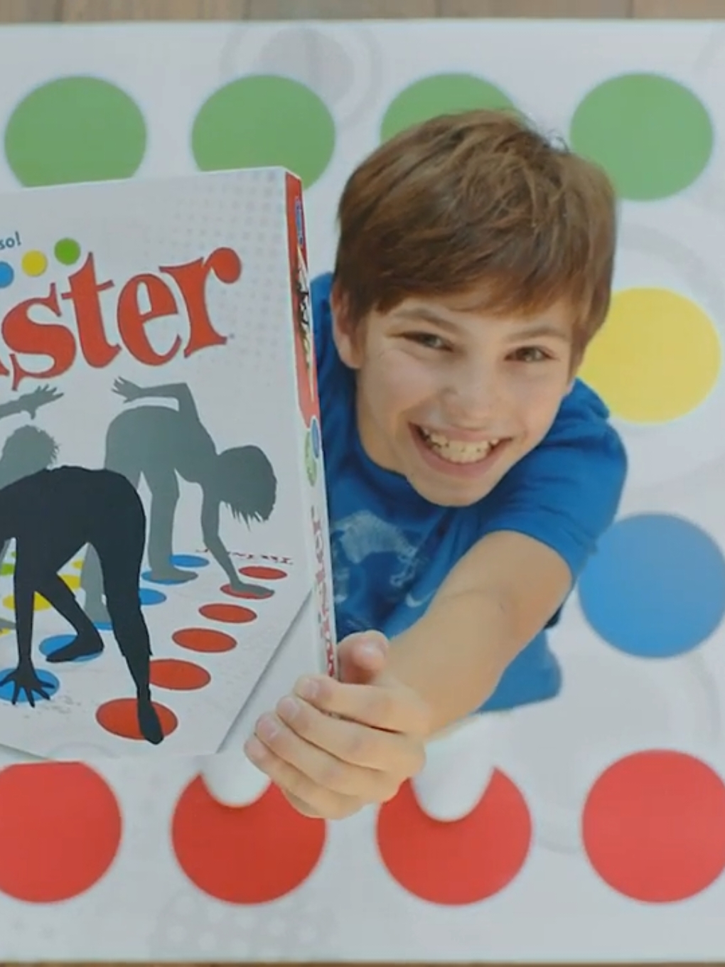 Peça pelo nosso Delivery ☎️  +55 21 99058-4203 🌀🎉 Preparado para se contorcer de diversão? O clássico Twister, da Hasbro, é o jogo perfeito para reunir a galera e colocar todo mundo à prova com movimentos e poses incríveis! 🤸‍♂️🌈 🌟 Desafie suas habilidades de equilíbrio e coordenação enquanto dá muitas risadas com seus amigos e familiares! 😄 👉 Disponível na Ri Happy Oceânica. Venha garantir o seu e leve a diversão para onde quiser! 🛍️✨ #Twister #JogoTwister #BrinquedosHasbro #DiversãoEmGrupo #JogosClássicos #DiversãoGarantida #RiHappyOceânica